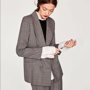 Zara women’s gray checked double breasted blazer